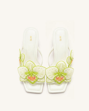 Serena 蘭花刺繡夾趾高跟涼鞋 - 象牙綠色