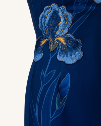 鳶尾花刺繡掛頸中長裙 - 寶藍色