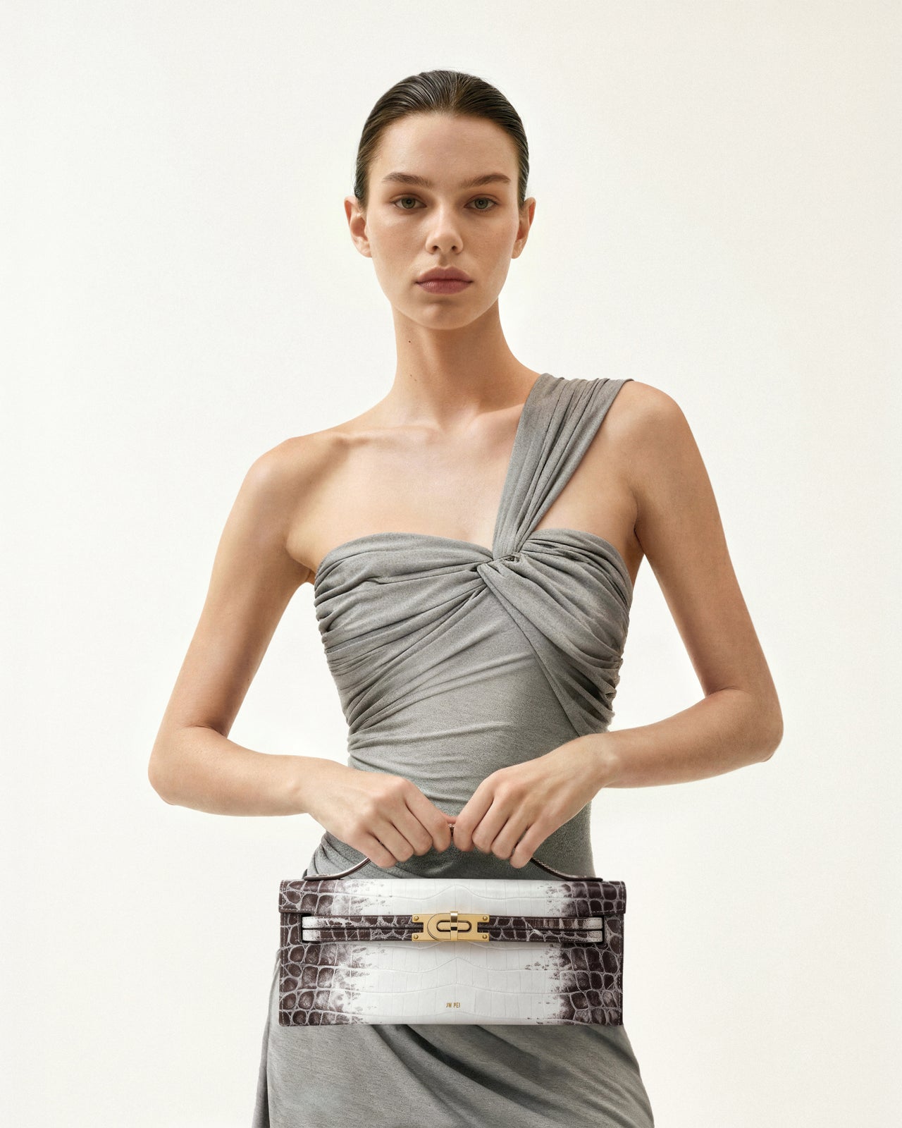 Bria 立體結構手挽袋－白色鱷魚紋